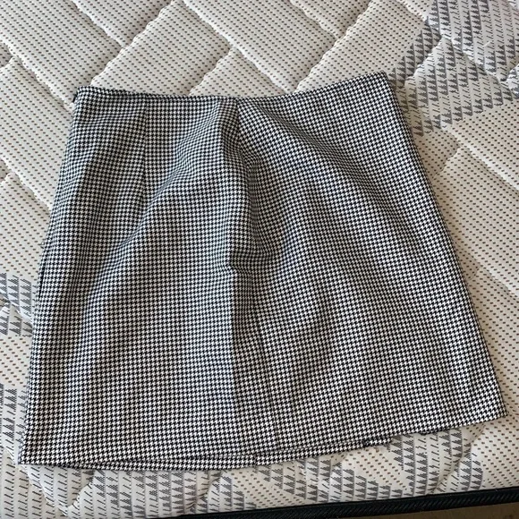 Pattern Mini Skirt - Picture 2 of 4